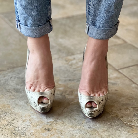 Christian Louboutin Peep Toe Platform Pump -Grey Snakeskin - Picture 5 of 17